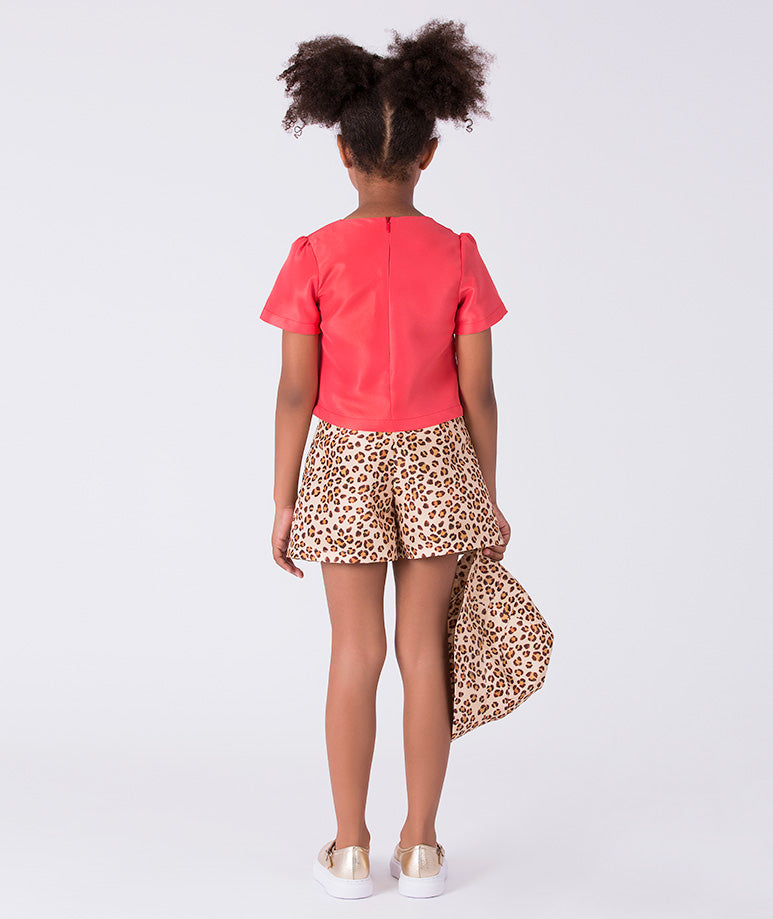 Back view of the Leopard Shorts Girls Outfit showing the tailored short-sleeve top and leopard-print shorts made from breathable lightweight fabric, designed for girls ages 3–12 for holidays, playdates, and warm-weather outings.
