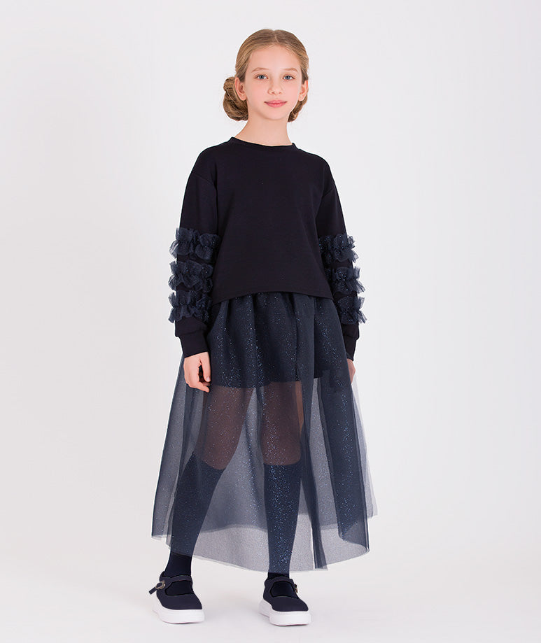 Fırfırlı kollu siyah sweatshirt ve tül detaylı etekli kız çocuk kombini
