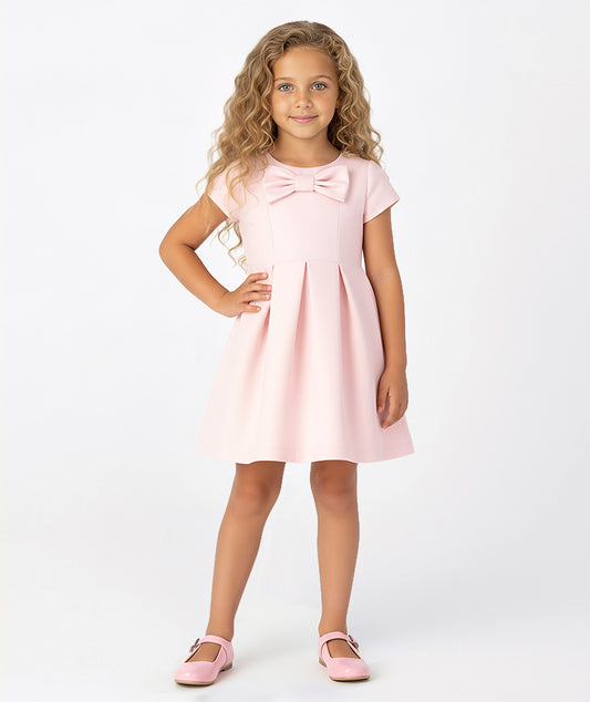 Yakası Fiyonklu Pembe Elbise