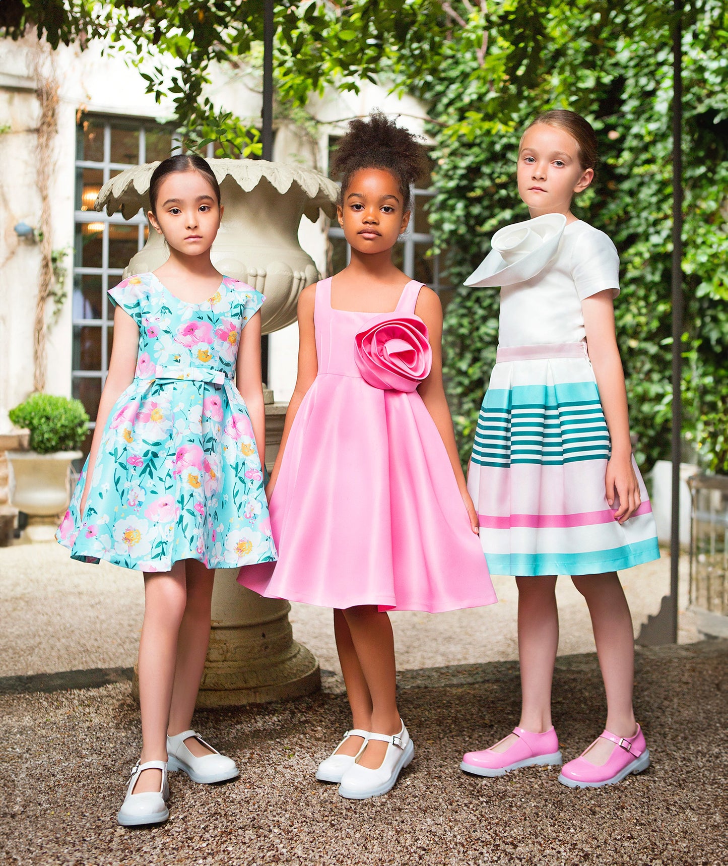 Çiçek Detaylı Kız Çocuk Elbisesi