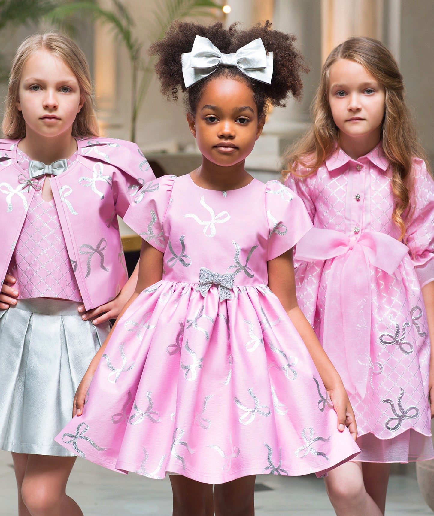 Pembe Fiyonklu Jakarlı Kız Çocuk Elbisesi